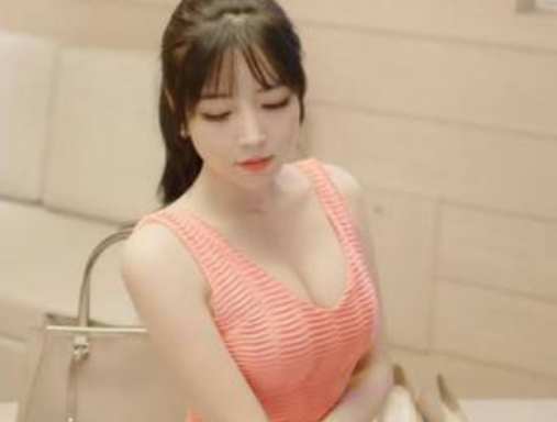 米娜■拒绝王思聪2亿签约后，她选择了走入婚姻，近况却让网友没想到