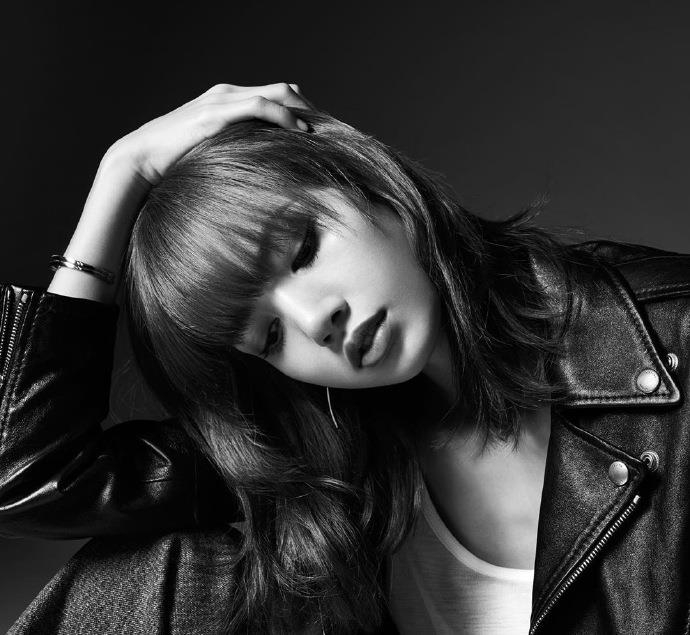 lisa：BLACKPINK新歌人气旺！人间芭比LISA舞技体态满满能量，气场全开