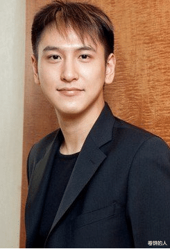 汤珈铖|父亲给他留133套房，每套价值上亿，37岁的他却孤身一人