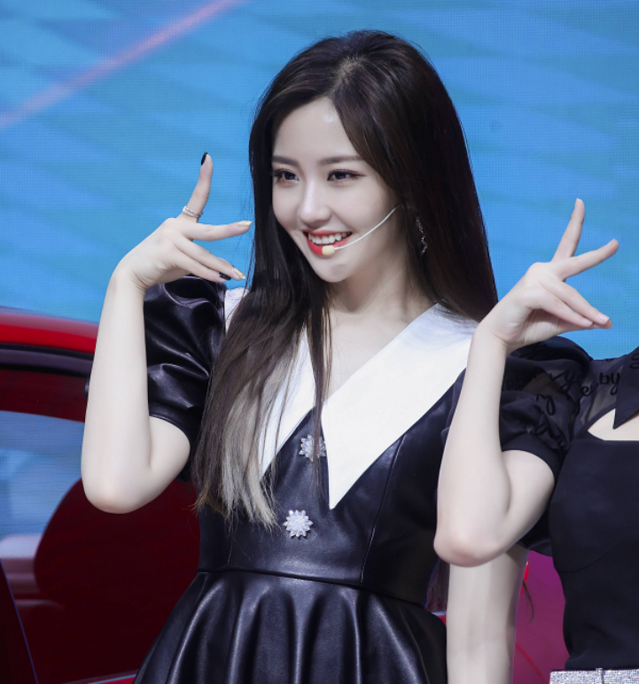 王艺瑾|硬糖少女跳《创3》主题曲，被吐槽不在拍子上，王艺瑾造型也翻车