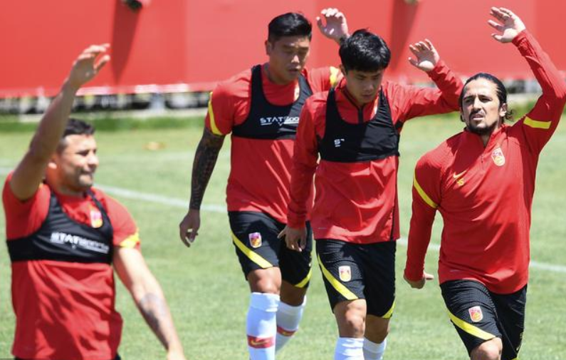 [国足]4: 1狂胜！国足拒直播因攻势如潮，狂轰4球李铁不依赖归化球员