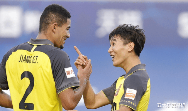 杨立瑜|1变3！韦世豪破门前，杨立瑜再现世界级表演，央视解说赞不绝口