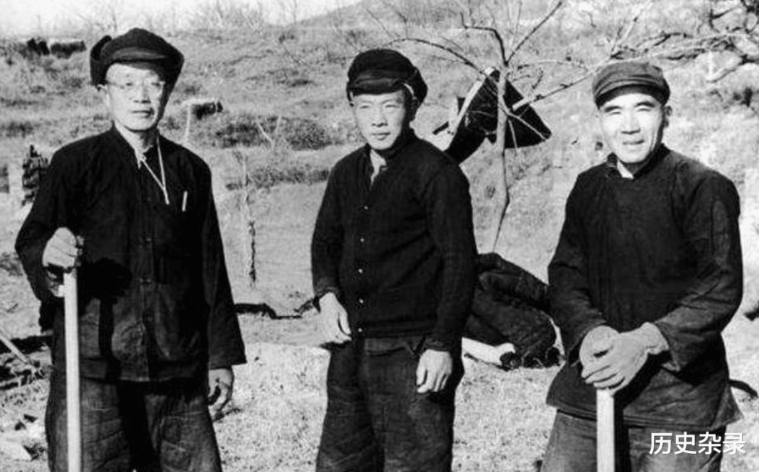 王耀武|1959年王耀武被特赦后，有人问他最想见谁？他立即回答了两个字