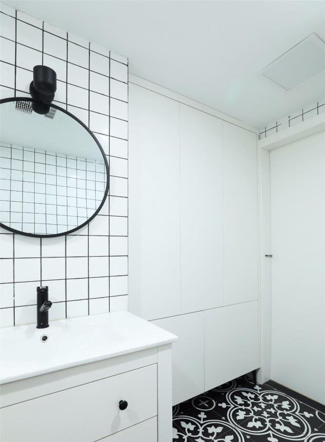 ▲夫妇俩买下42平小户型,巧用柜子代替隔墙,全屋收纳倍增,晒晒