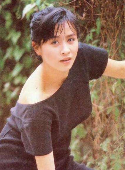 『刘嘉玲』收梁朝伟入室，舒淇、刘德华跪拜的白龙王，为何至死不见刘嘉玲？