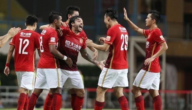 「广州恒大」跟定恒大了？中甲土豪又拿下恒大一放弃球员，打造中甲恒大！