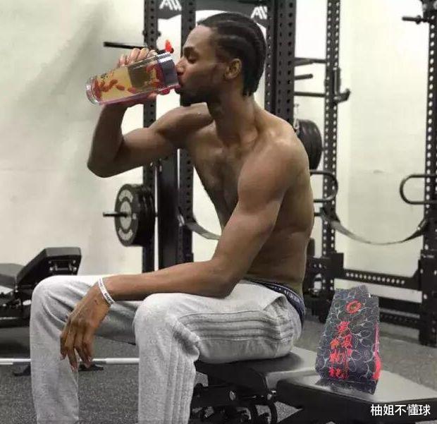 維金斯|疑惑？為什么你們都頂不動維金斯，大號詹姆斯推不動，小卡轉身都困難