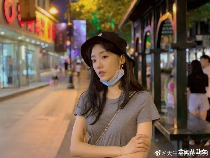 金融八卦女|为什么有人恨着林有有，又学着茶艺妆？