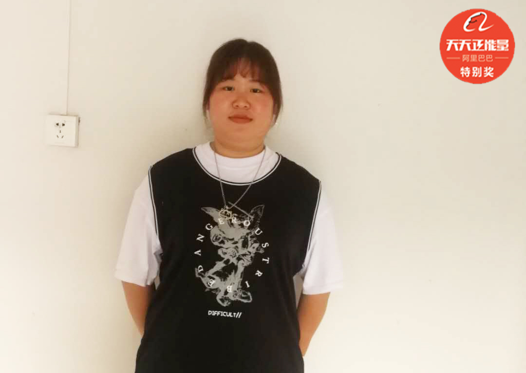 ?天天正能量官方|背起受伤同学上考场，感动无数人的这个女同学，我们找到了！