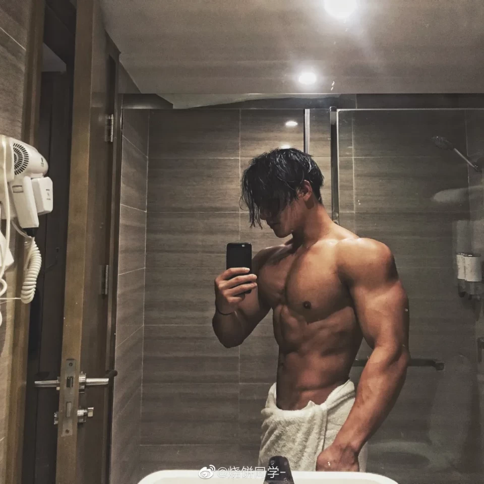 健身|江苏92年肌肉猛男因淋浴湿身照走红，这个肌肉什么水平？