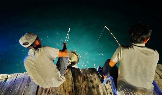 湖北|“瘾”真大？湖北男子高速公路停车钓鱼！鱼没钓到，交警先来了