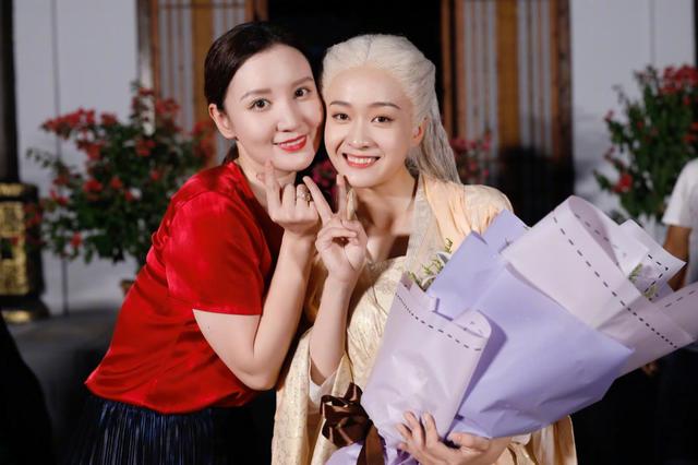 张萌|张萌明明背景深厚，手握半个娱乐圈资源，为何一言不合就认怂？