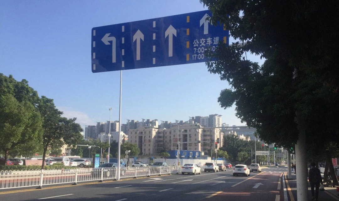 珠海交警|珠海男子连续两次右转过红灯路口，却被判为冲红灯！很多人都在犯！