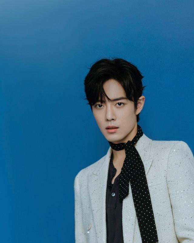 肖战|知名影评人公开为肖战鸣不平，怒斥恶意刷低星行为，还喊话官方