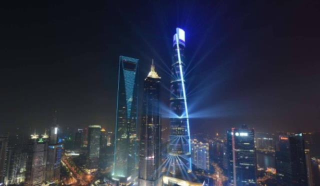 lovemyfenhuang 我国第一高楼:高达632米耗时8年才建成,日参观游客量达到3万!