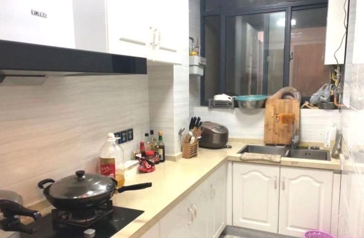 |房子入住一年多，当时装修12万，喜欢吊顶和电视墙大气有质感