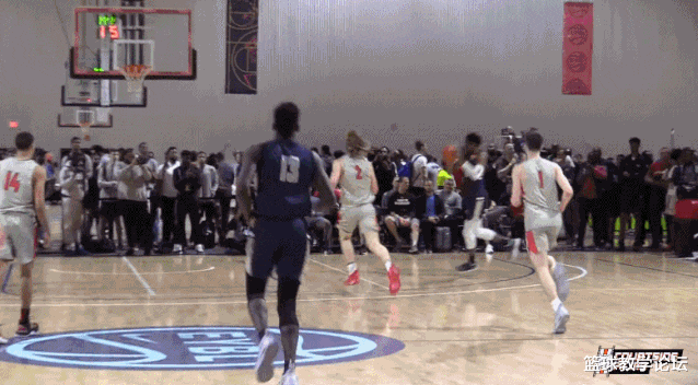 『凯里·欧文』欧文17岁小学弟轰动全美！提前锁定明年状元秀！比Zion还猛