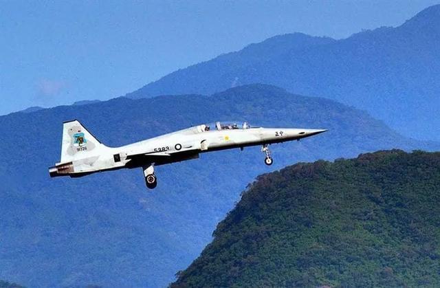 军机|台飞行员驾F16神秘失踪 投诚大陆还是坠海身亡？听航空专家怎么说