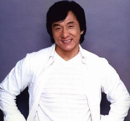 成龙|成龙因心脏病抢救无效“被”去世，葬礼未定，林凤娇：真的很难过