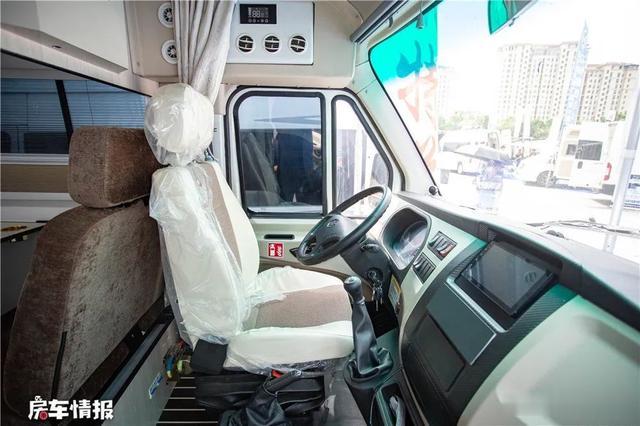 『房车』预算10来万能买啥样的房车？这3款适合2-4人使用，动力空间都不差