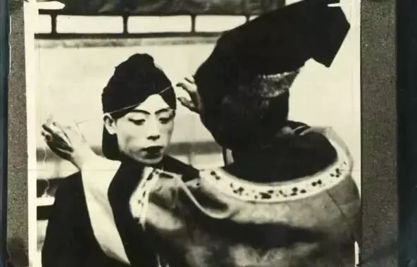 老照片@老照片记录真实的清朝嫁女:图一就突破常人的想象!