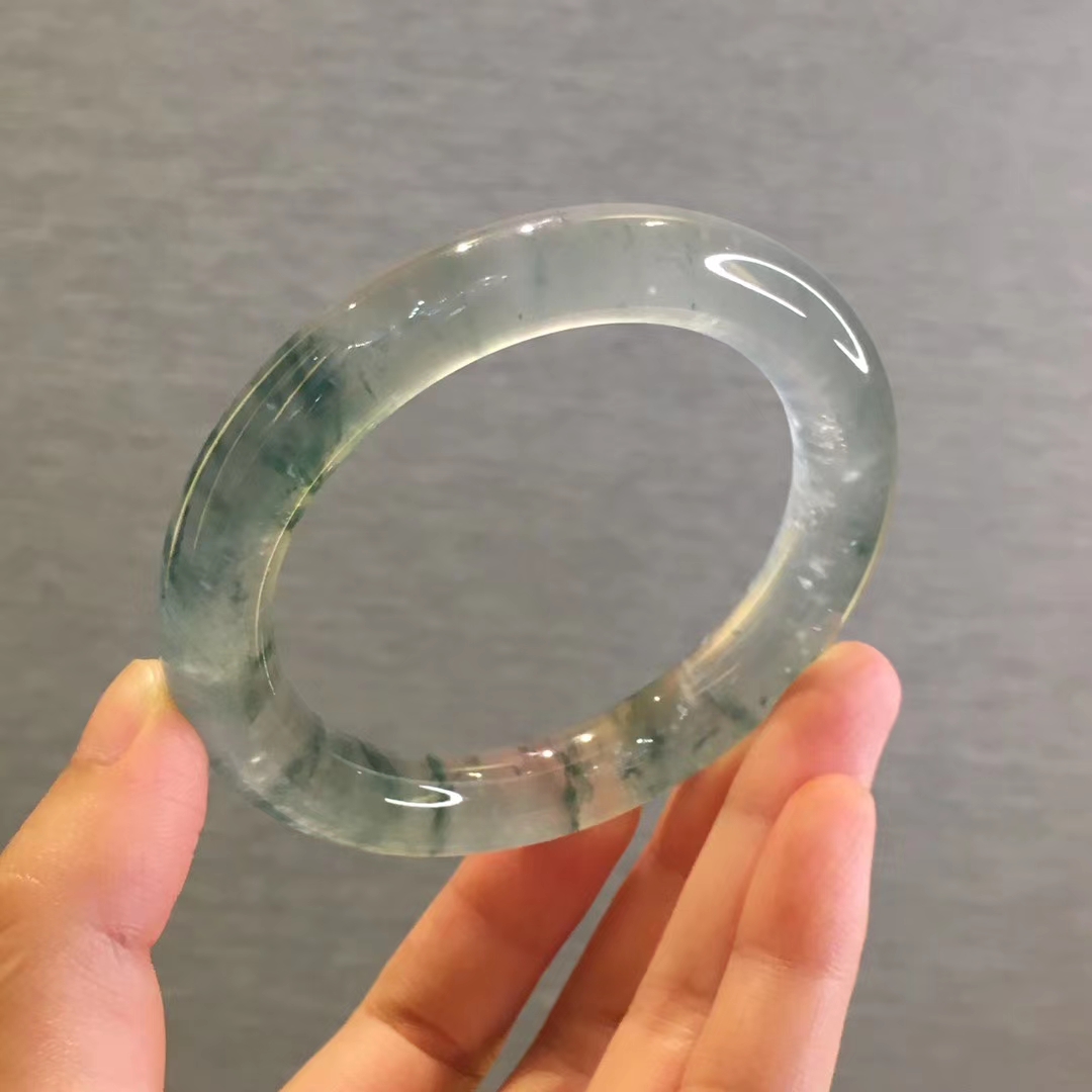 翡翠|在有限的预算内，选翡翠是选择种水还是选色呢？