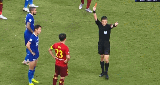 任航|中超又一恶意犯规！前国脚故意打人被红牌罚下，离场时还推了队友
