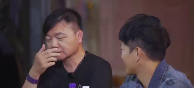 敖嘉年|47岁香港男演员送外卖：时代抛弃我的时候，连一声再见都没说