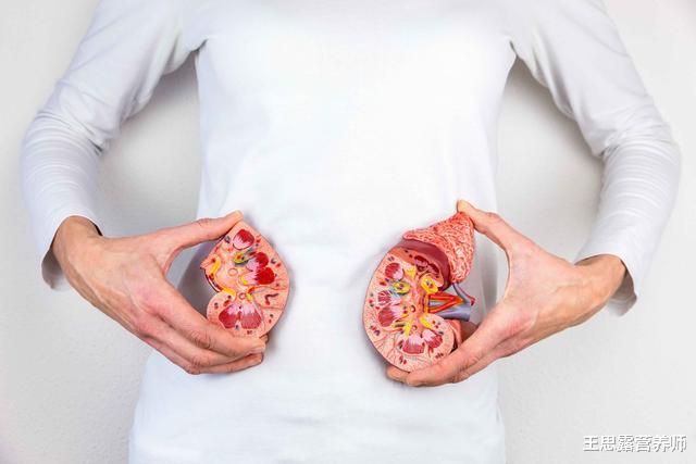 「高血压」肾不好有哪些症状？肾病专家：有这7个症状，要马上去检查