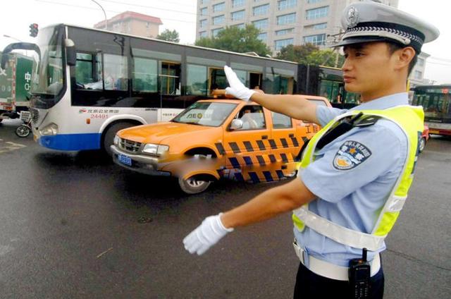 本田CRV|C1驾照禁止开这三种车，不然被查到后或将扣12分，不少人都中招了