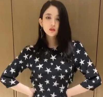 古力娜扎：古力娜扎的“斑点裙”火了，当她转身那一刻，网友：一般人不敢穿
