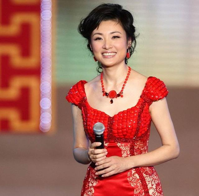 央视|央视著名女主持颜值排行：董卿居然仅排第5，第1位无人撼动