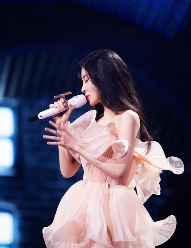 春晚|好声音历届学员中真正大火的仅有2人,周深算一个,另一个是谁?