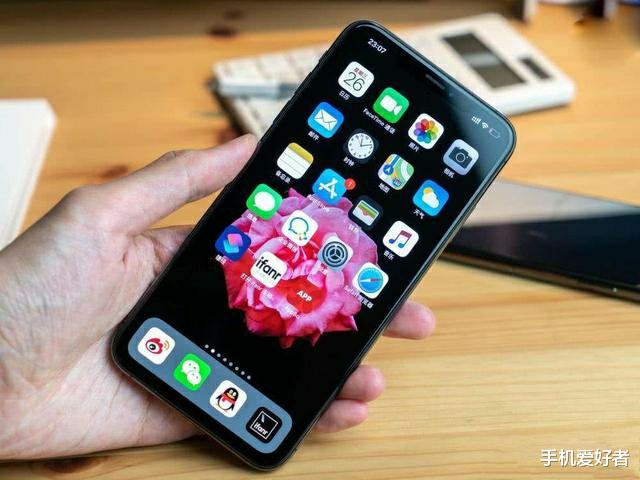 「iOS」既然iOS永不卡顿,为什么果粉还要换新机?芯片性能太弱了?