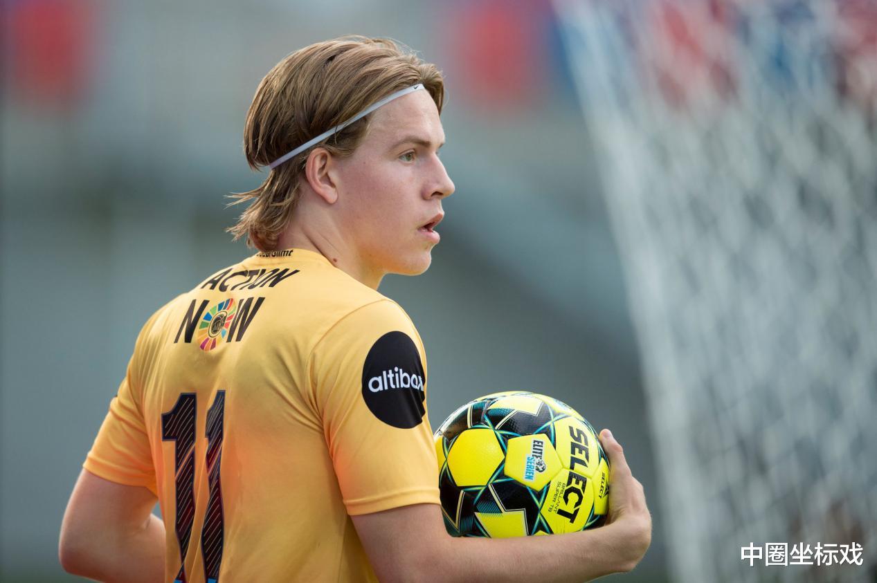 AC米兰|恰球王愈发关键；仍有意引进右后卫；将买对手一人——AC米兰新闻