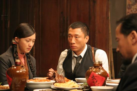 「如果岁月可回头」靳东携《如果岁月可回头》归来,傅晶从可爱甜美中蜕变