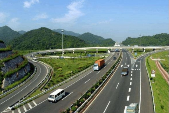 交通法规|为什么德国高速几乎看不到车祸？原因很简单，值得中国司机深思！