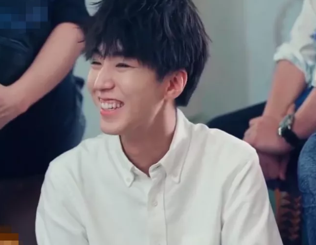 王俊凯|王俊凯被问谈没谈过恋爱？只见他脱口而出3字，多大的偶像敢这么说啊