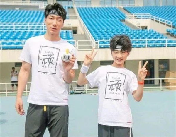 田亮|田亮家“复制脸”,张亮家“粘贴腿”,看到王诗龄:减肥后逆袭!