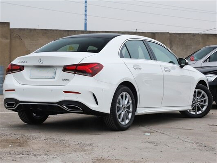 #轿跑#从21.18万跌到15万，成最便宜“撩妹王”，看内饰年轻人都难抗拒