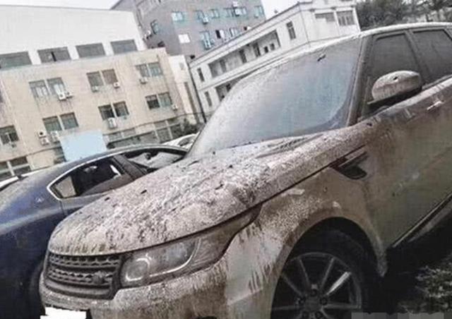 「路虎揽胜」8万买一辆路虎揽胜泡水车，维修工看了不敢相信：你赚大了