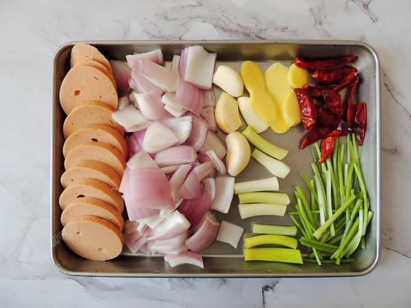 [鸡翅]鸡身上最脏的部位，里面含大量重金属，白送都不要，很多人不知道