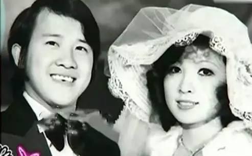 「曾志伟」曾志伟的两任妻子,一个同居14年未婚生2子,一个苦恋5年生2女