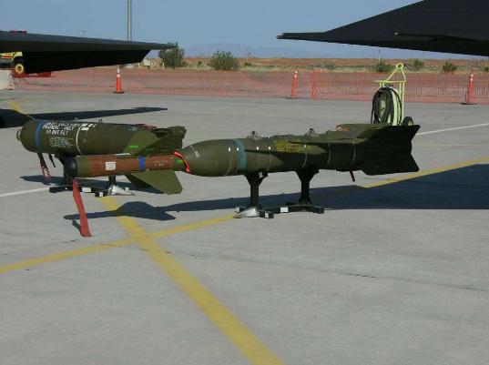 钻地弹|中国25岁小伙立大功，为国家造出“金钟罩”，可挽救上千架战机