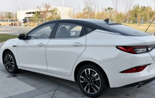 「轿跑」不到6万真香！年轻人首台轿跑，大溜背+掀背箱，比思域还帅