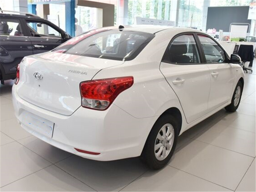 瑞纳|跌到“白菜价”的合资省油王!配自动挡油耗3毛,4万出头坐啥公交