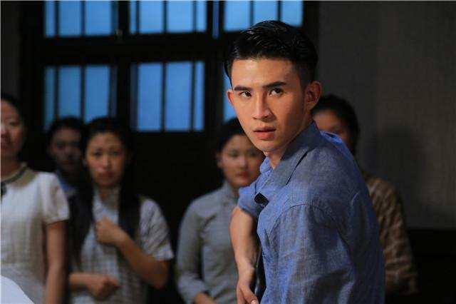 bilibili|反光镜 | 「歪嘴战神」邪魅一笑，B站鄙视链消失了1分钟