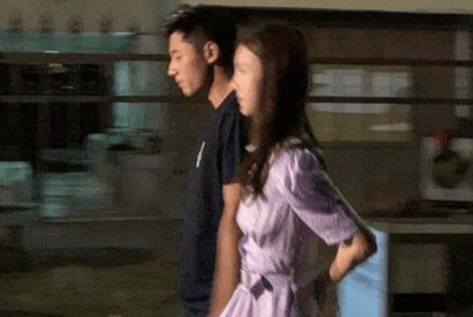 张继科|?张继科与陌生女子从小区走出，看清女方是谁，粉丝：早该想到的