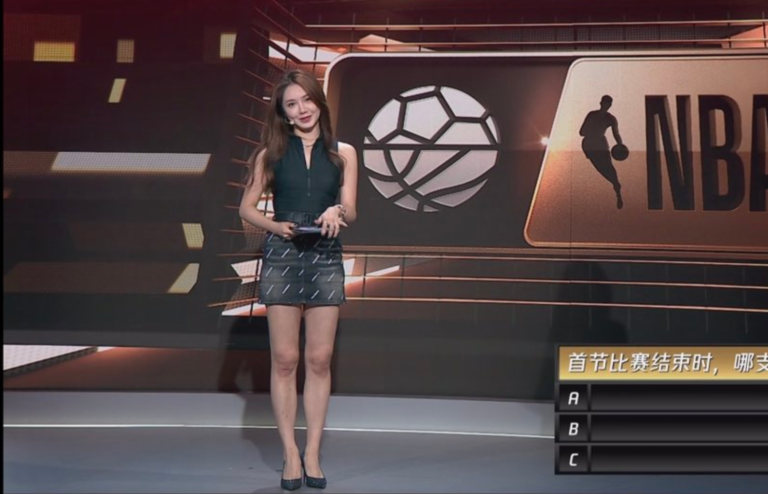美娜|越来越敢穿！NBA美娜身穿超短裤主持西决，秀长腿好身材受球迷质疑