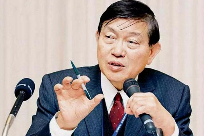 [华为]中芯国际不能再为华为代工芯片了！网友们难以接受，中芯国际老板是谁